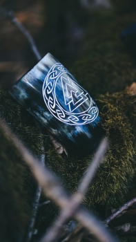Preview: Hornbecher Valknut 0,2 l Preview: hornbecher gravur